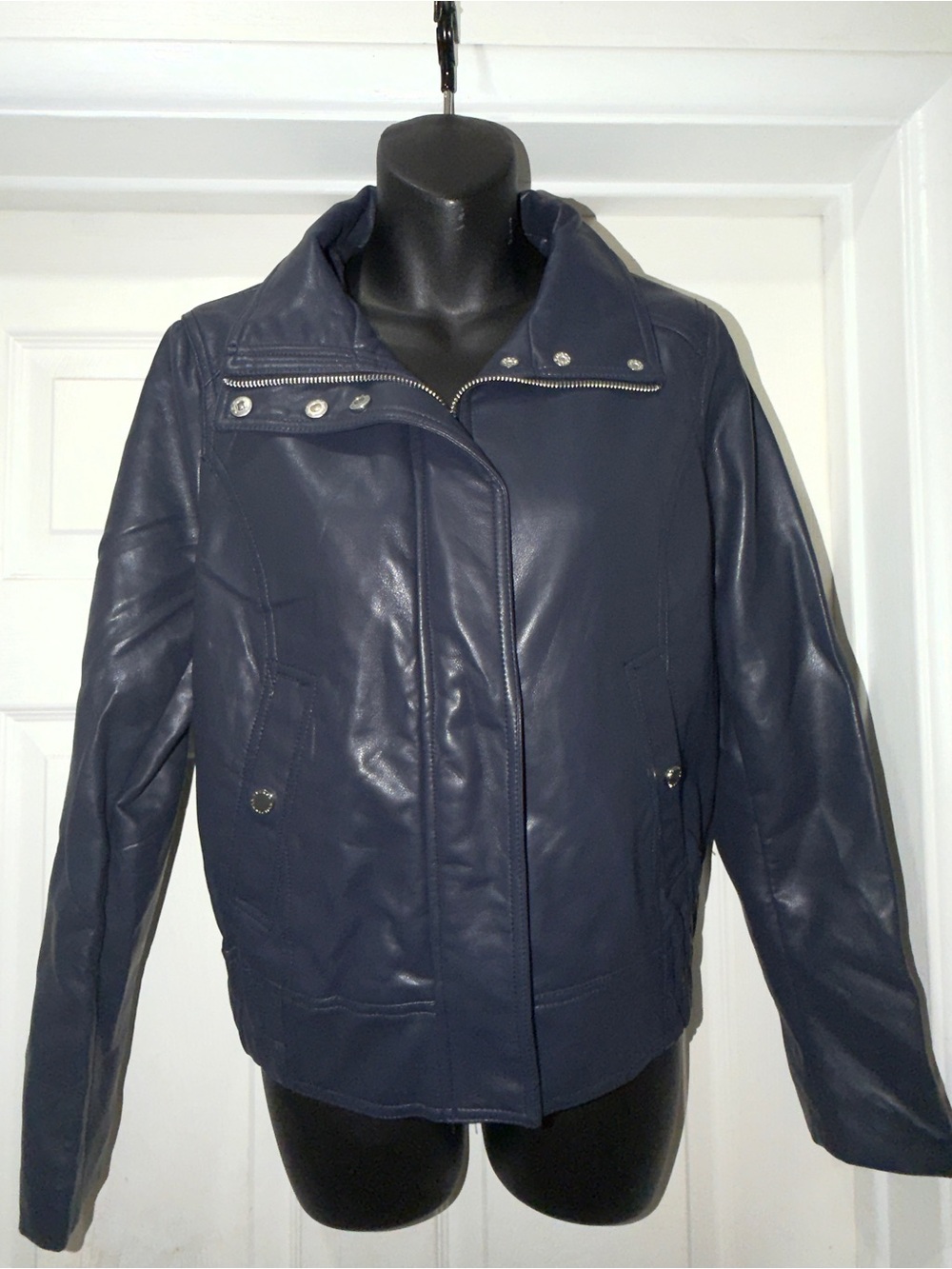 New without tags French Connection Women Bomber Faux Leather Jacket
Size Small